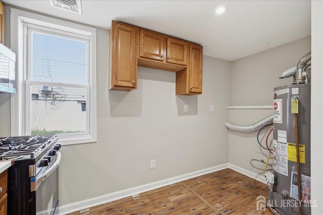 211 S 8th Avenue, Manville, NJ 08835