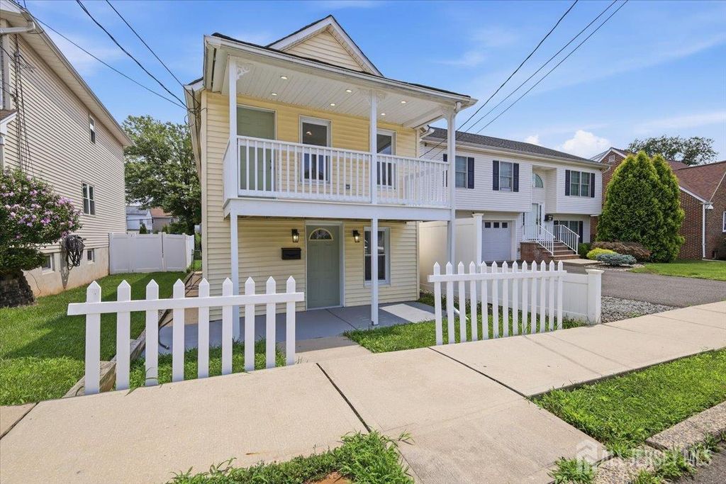211 S 8th Avenue, Manville, NJ 08835