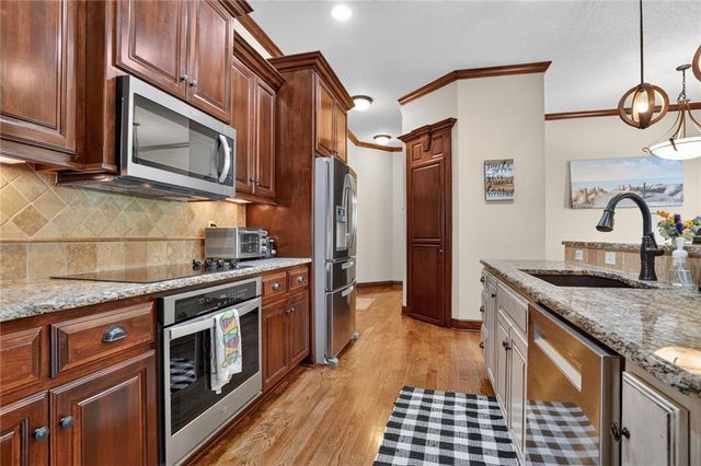 16805 Bluejacket Street, Overland Park, KS 66221