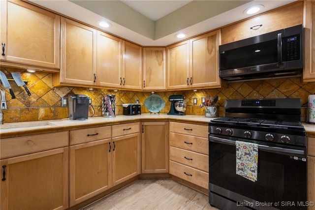 33 Abby Chase Drive, Jeffersonville, IN 47130