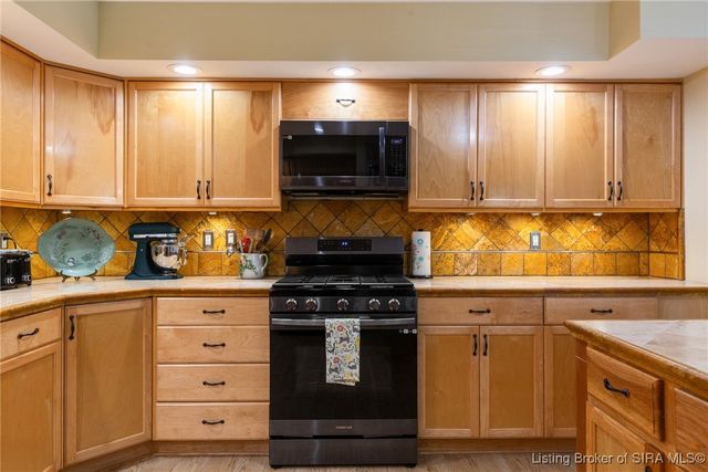 33 Abby Chase Drive, Jeffersonville, IN 47130