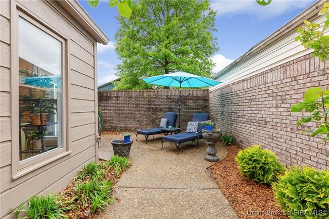 33 Abby Chase Drive, Jeffersonville, IN 47130