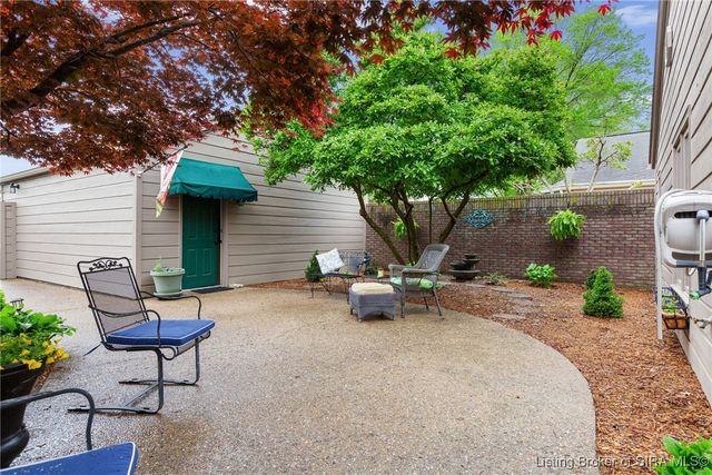 33 Abby Chase Drive, Jeffersonville, IN 47130