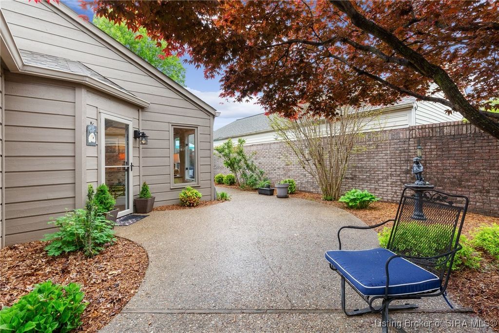 33 Abby Chase Drive, Jeffersonville, IN 47130