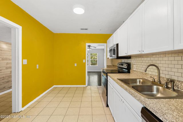 1334 NE 1ST Avenue, Gainesville, FL 32641