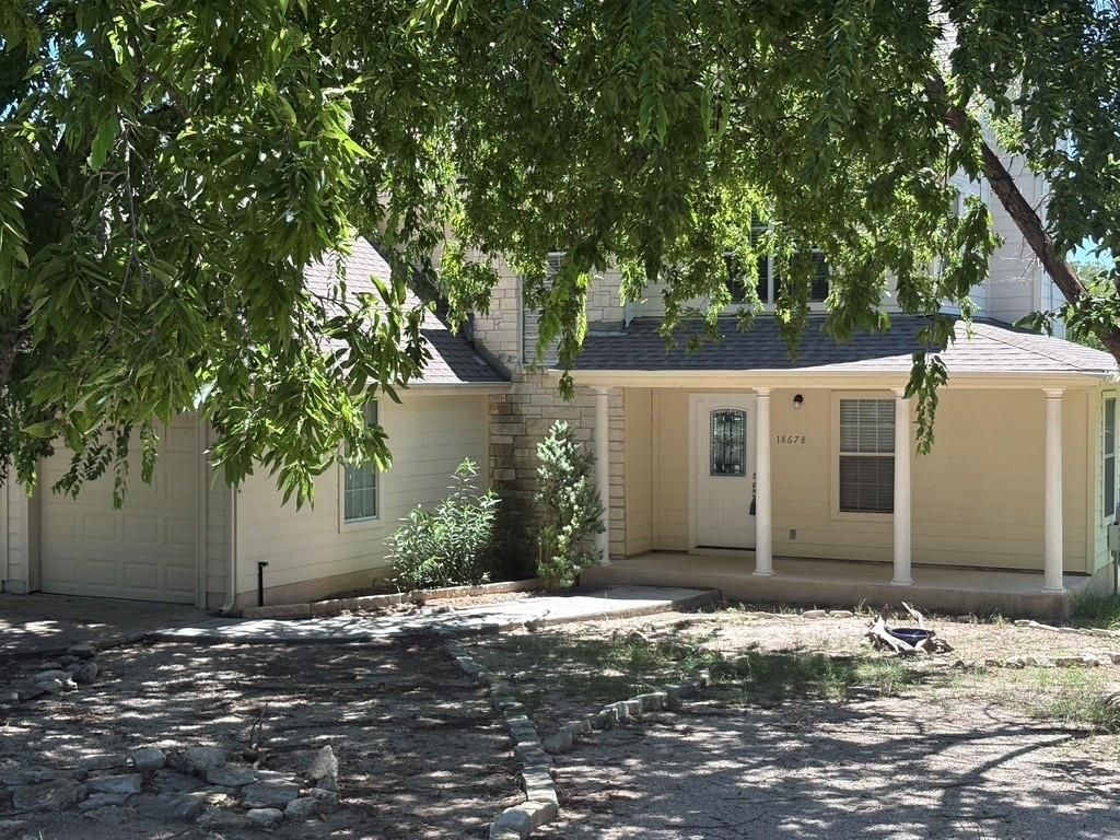 18678 Champions CIR, Point Venture, TX 78645
