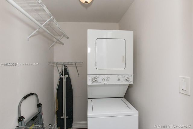 611 11th St 104, Miami Beach, FL 33139