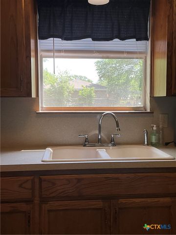 701 Golf Course Road, Gatesville, TX 76528