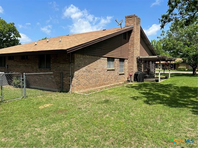 701 Golf Course Road, Gatesville, TX 76528