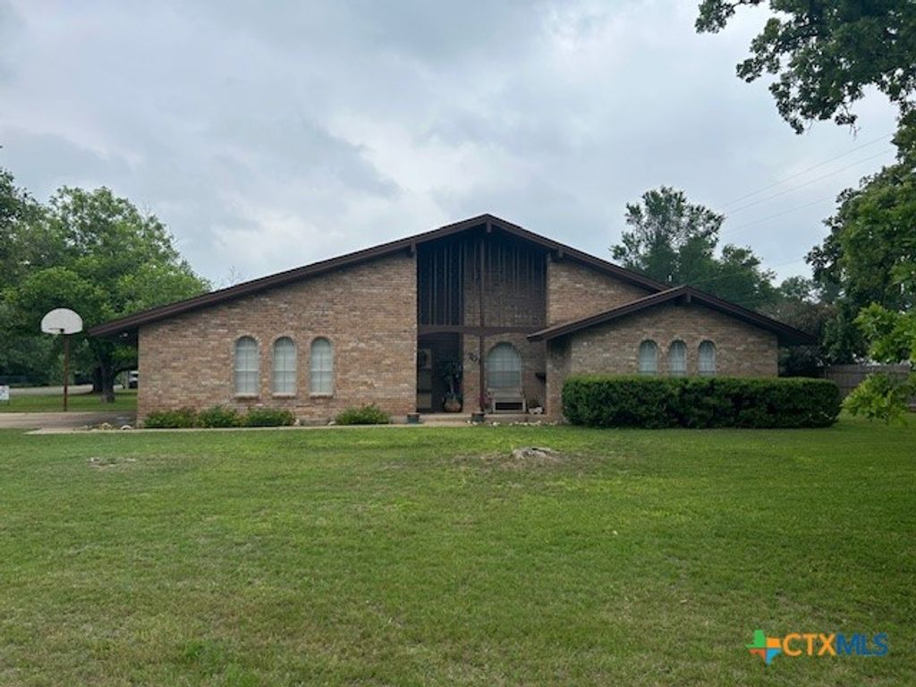 701 Golf Course Road, Gatesville, TX 76528