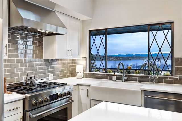 7710 57th Avenue NE, Seattle, WA 98115