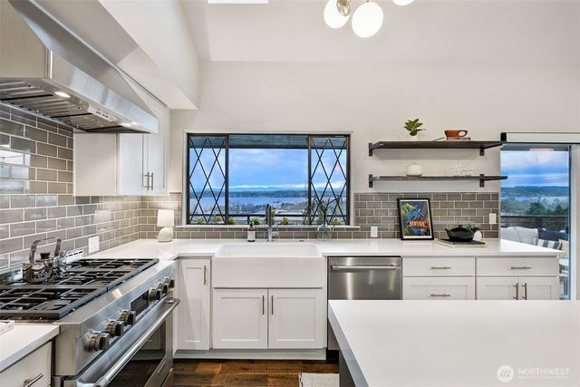 7710 57th Avenue NE, Seattle, WA 98115