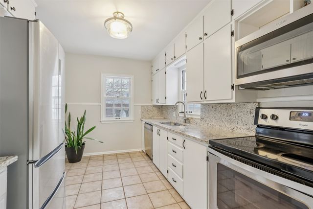 829 7th Street, West Des Moines, IA 50265