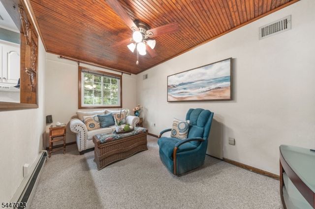 55 Chestnut St, Hillsdale Boro, NJ 07642
