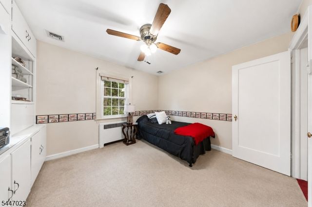 55 Chestnut St, Hillsdale Boro, NJ 07642