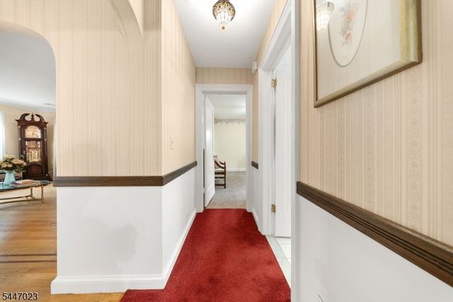 55 Chestnut St, Hillsdale Boro, NJ 07642