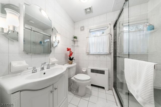 55 Chestnut St, Hillsdale Boro, NJ 07642