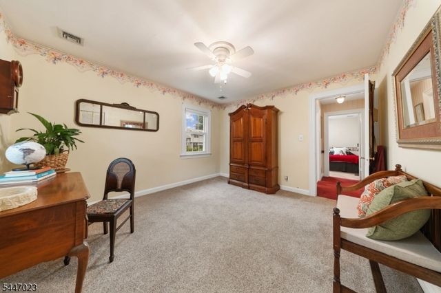55 Chestnut St, Hillsdale Boro, NJ 07642