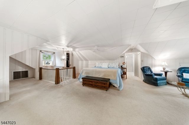 55 Chestnut St, Hillsdale Boro, NJ 07642