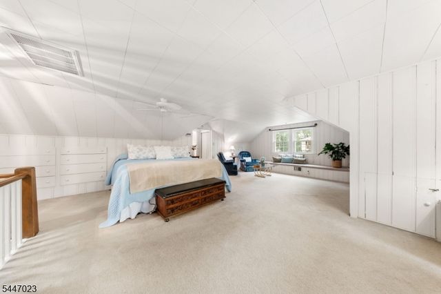55 Chestnut St, Hillsdale Boro, NJ 07642