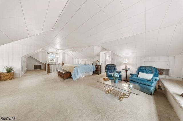 55 Chestnut St, Hillsdale Boro, NJ 07642