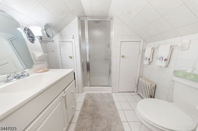 55 Chestnut St, Hillsdale Boro, NJ 07642