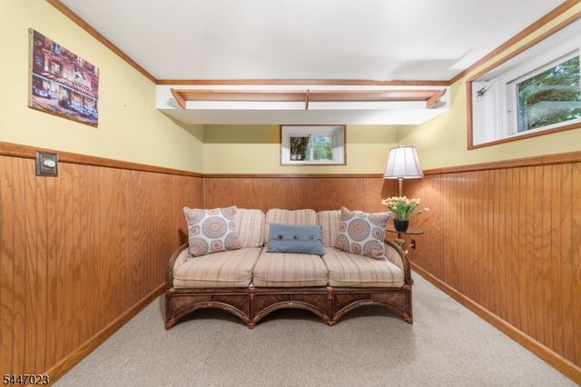 55 Chestnut St, Hillsdale Boro, NJ 07642