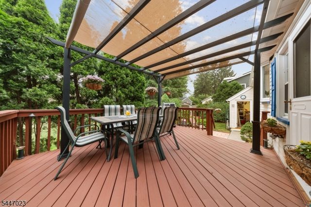 55 Chestnut St, Hillsdale Boro, NJ 07642
