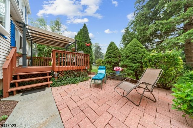 55 Chestnut St, Hillsdale Boro, NJ 07642