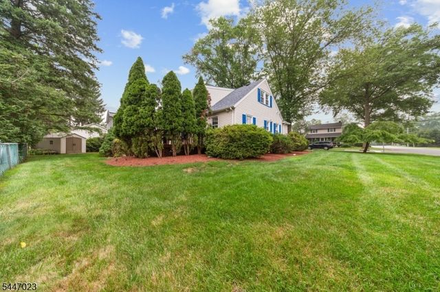 55 Chestnut St, Hillsdale Boro, NJ 07642
