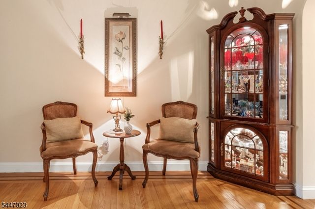 55 Chestnut St, Hillsdale Boro, NJ 07642