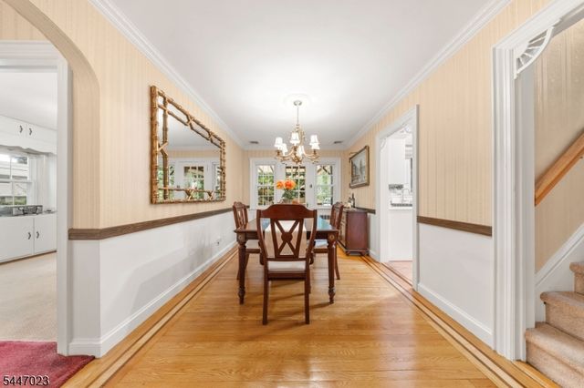 55 Chestnut St, Hillsdale Boro, NJ 07642