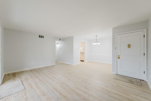 802 Highwood Dr, Louisville, KY 40206