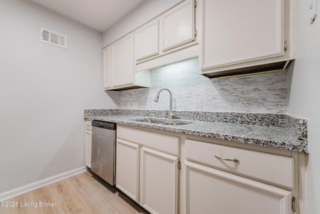 802 Highwood Dr, Louisville, KY 40206