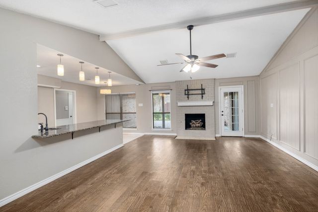 2017 Iron Horse Court, Arlington, TX 76017