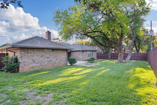 2017 Iron Horse Court, Arlington, TX 76017