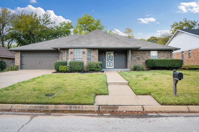 2017 Iron Horse Court, Arlington, TX 76017
