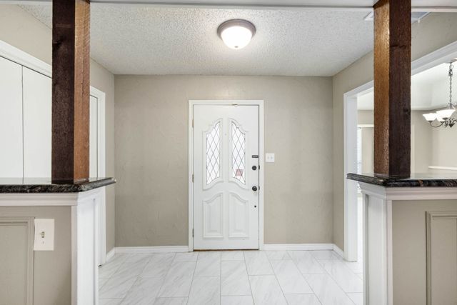 2017 Iron Horse Court, Arlington, TX 76017
