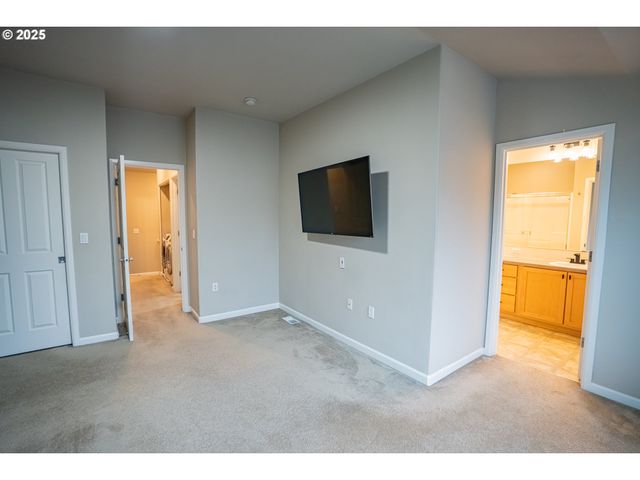 10910 Sw HUNTINGTON Ave, Tigard, OR 97223