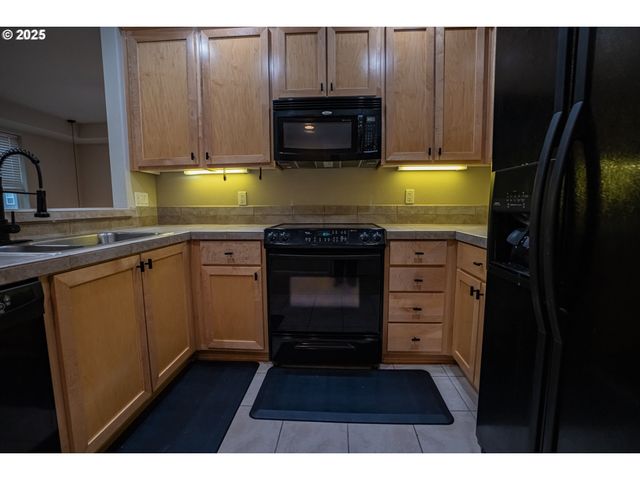 10910 Sw HUNTINGTON Ave, Tigard, OR 97223