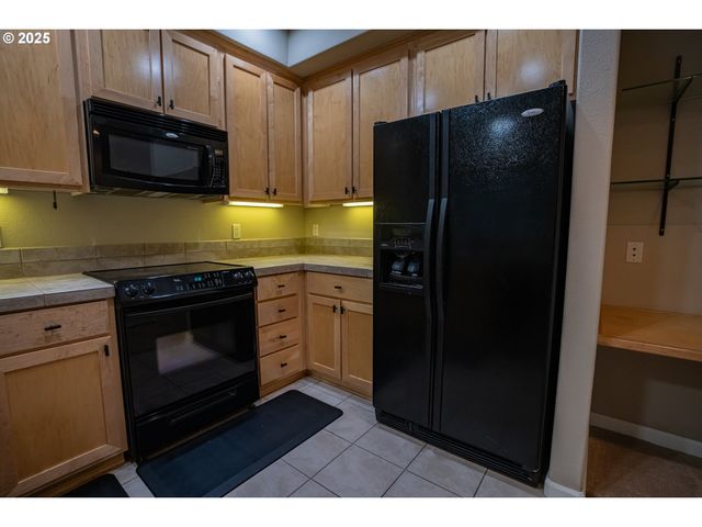 10910 Sw HUNTINGTON Ave, Tigard, OR 97223