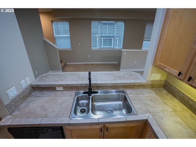 10910 Sw HUNTINGTON Ave, Tigard, OR 97223