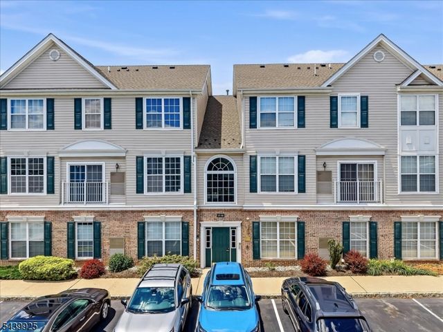 56 Limerick Ln, Lopatcong Twp., NJ 08865