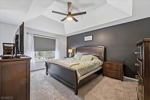 56 Limerick Ln, Lopatcong Twp., NJ 08865
