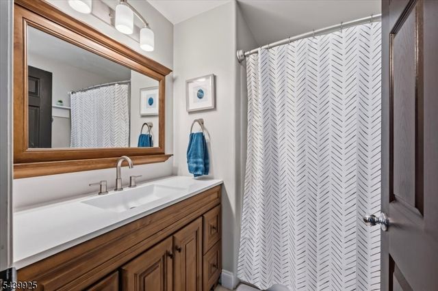 56 Limerick Ln, Lopatcong Twp., NJ 08865