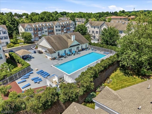 56 Limerick Ln, Lopatcong Twp., NJ 08865
