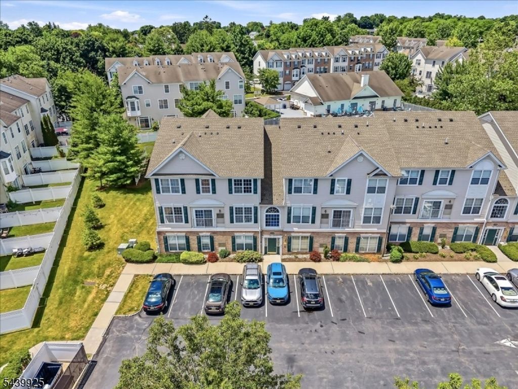 56 Limerick Ln, Lopatcong Twp., NJ 08865