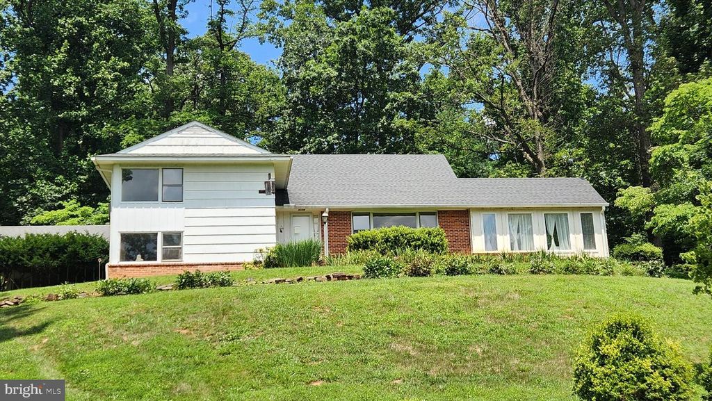 9801 WATTS BRANCH DR, Rockville, MD 20850