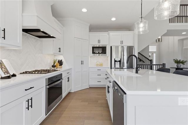 12527 W 182nd Court, Overland Park, KS 66013