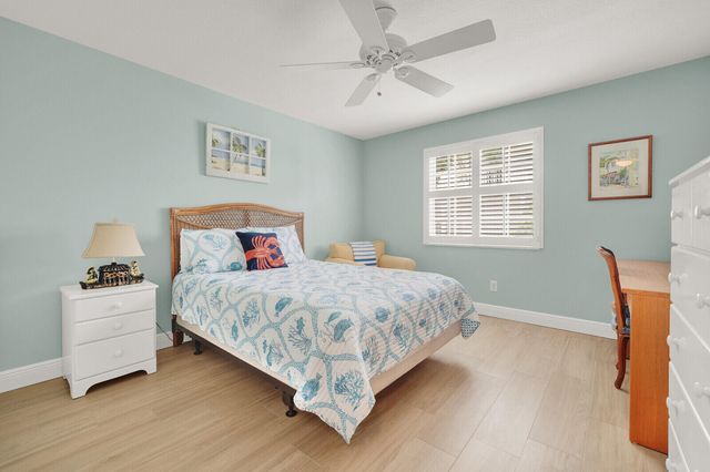 5500 OLD OCEAN Boulevard 108, Ocean Ridge, FL 33435
